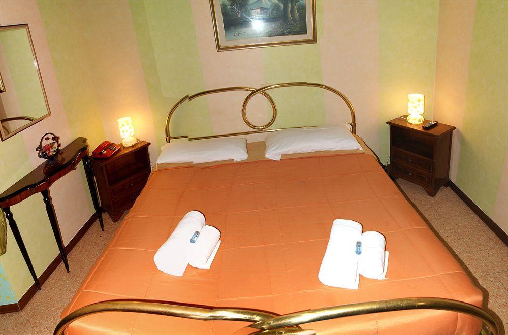 Hotel Cosmos Флоренция Экстерьер фото